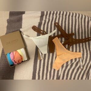 Skims thongs NEVER WORN